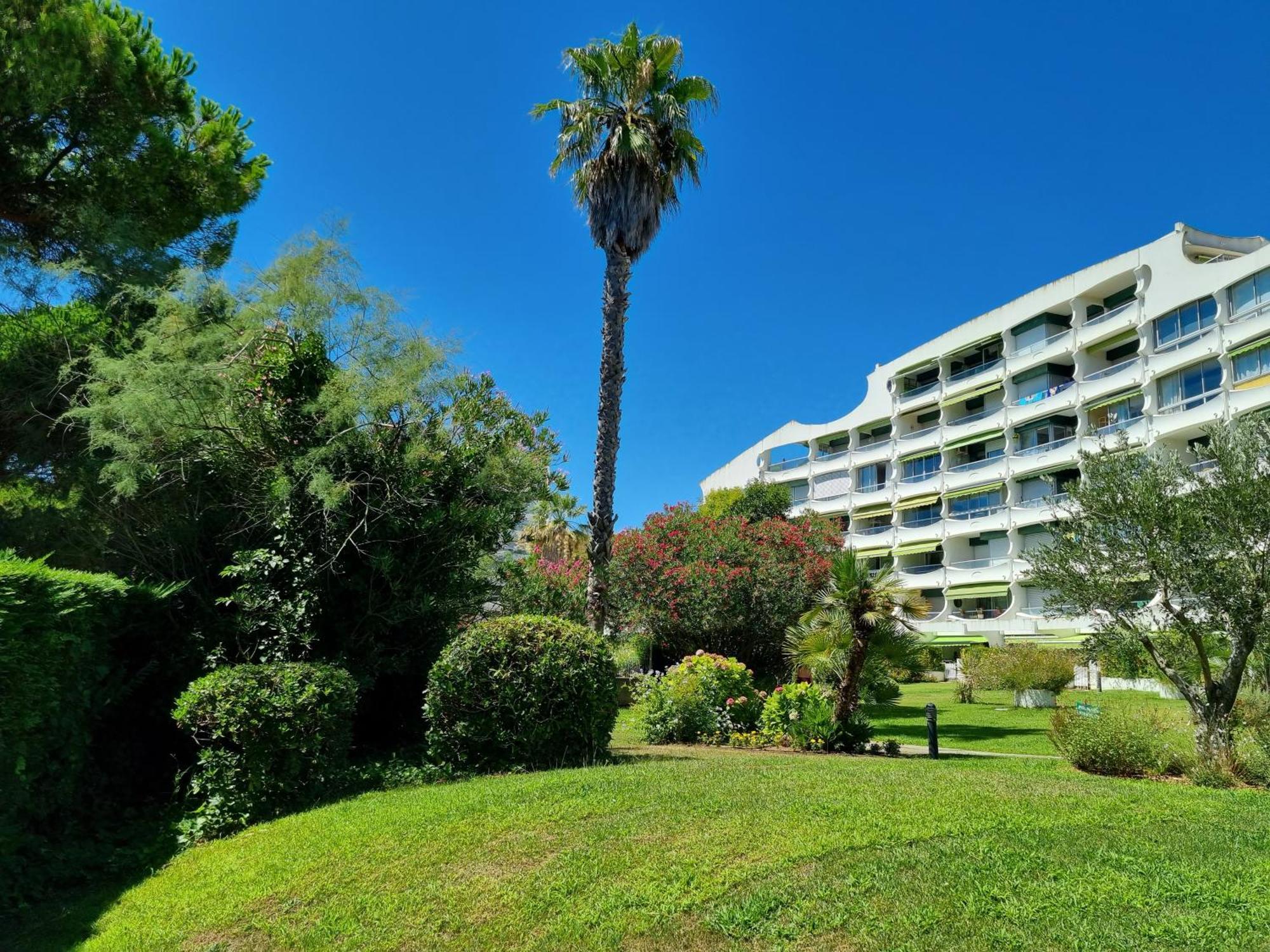 Superbe T2 Tout Confort 3 Etoiles, Entierement Renove Avec Piscine, Parking, Clim, Wifi, Netflix La Grande-Motte Esterno foto