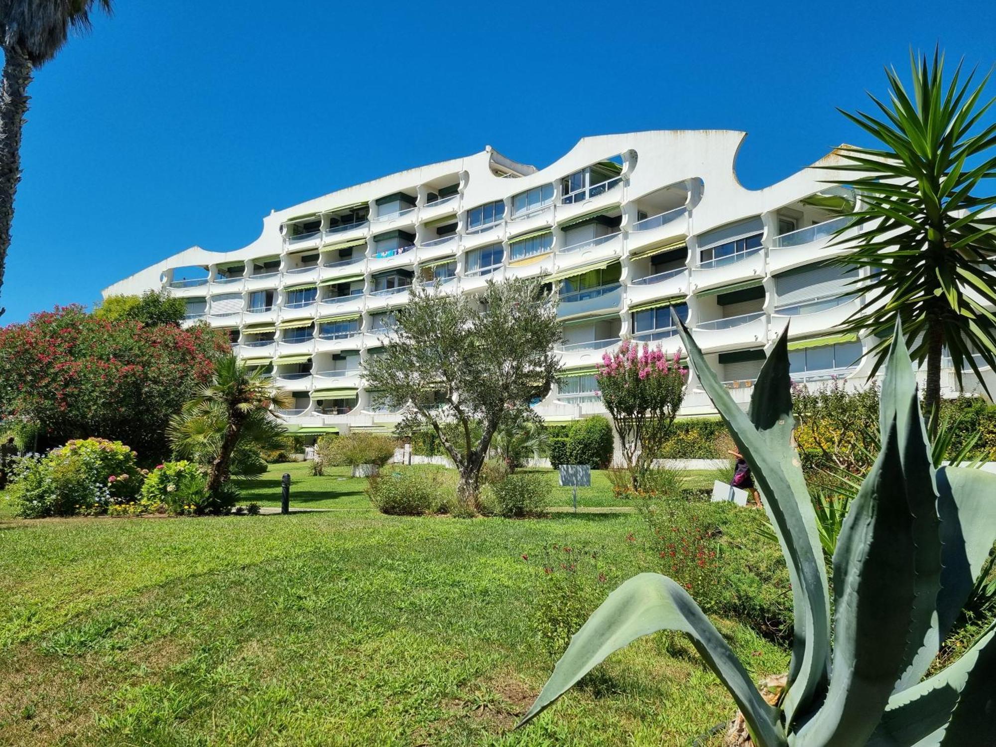 Superbe T2 Tout Confort 3 Etoiles, Entierement Renove Avec Piscine, Parking, Clim, Wifi, Netflix La Grande-Motte Esterno foto