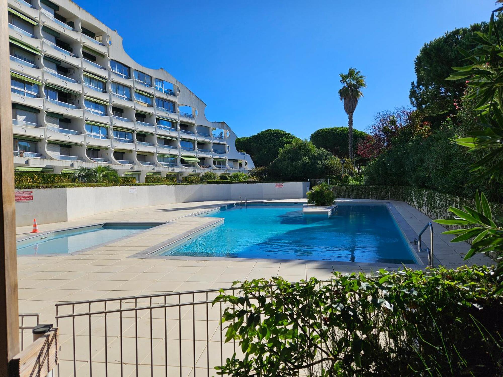 Superbe T2 Tout Confort 3 Etoiles, Entierement Renove Avec Piscine, Parking, Clim, Wifi, Netflix La Grande-Motte Esterno foto
